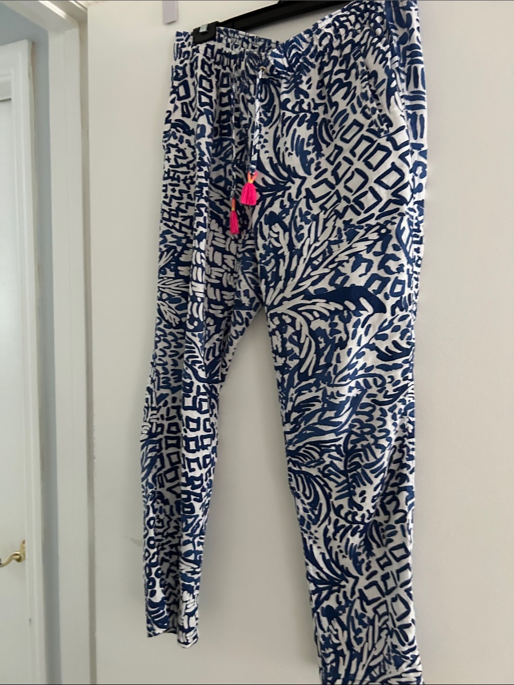Lilly Pulitzer Blue and White Printed Drawstring Pants Size Medium